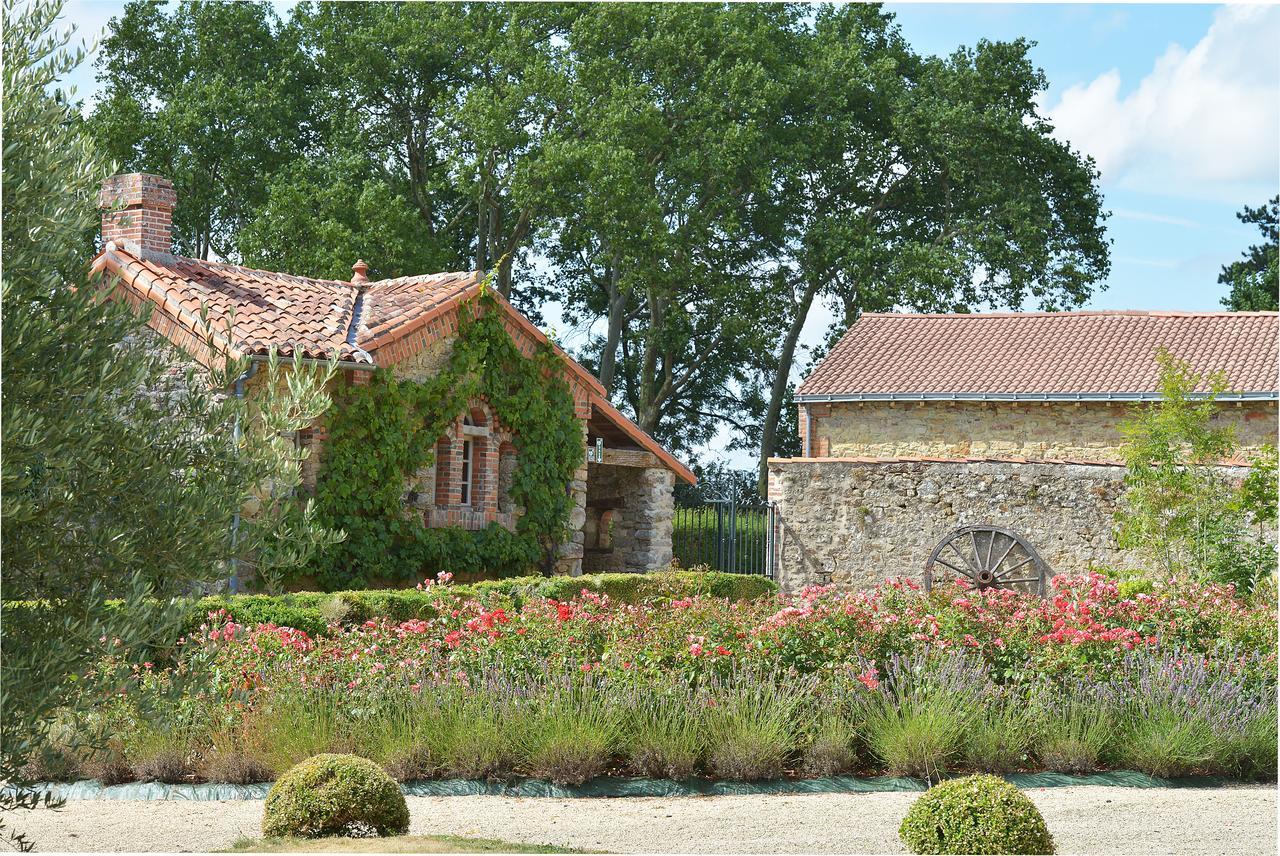 B&B Domaine De La Corbe Bournezeau Bagian luar foto